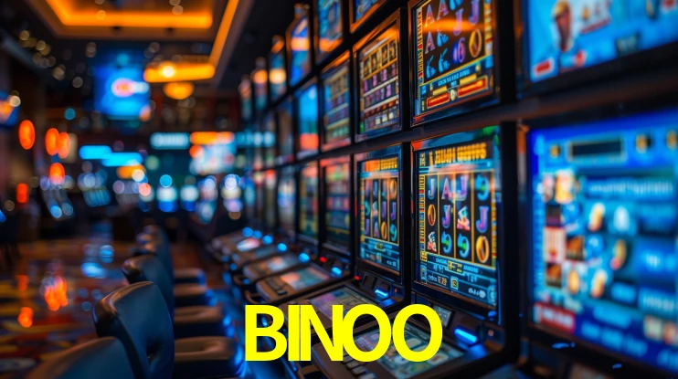 Una escena digital vívida inspirada en casino con BINOO mostrado prominentemente, luces brillantes, fichas, cartas y acentos dorados.